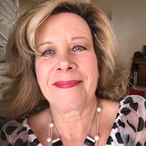 Meet your Posher, Deborah